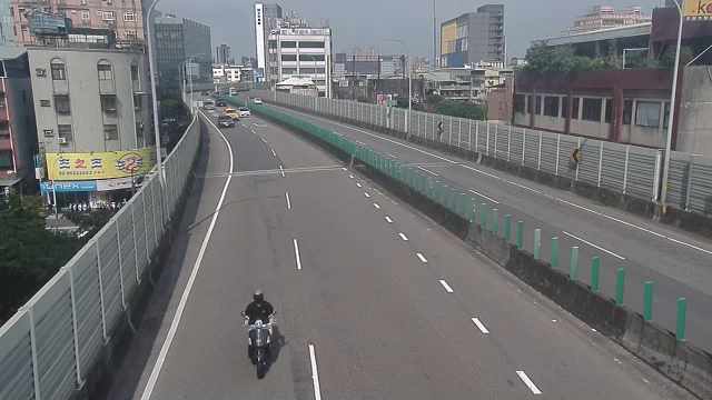 新莊區台1高架，化成路上方門架 氣溫30.6度