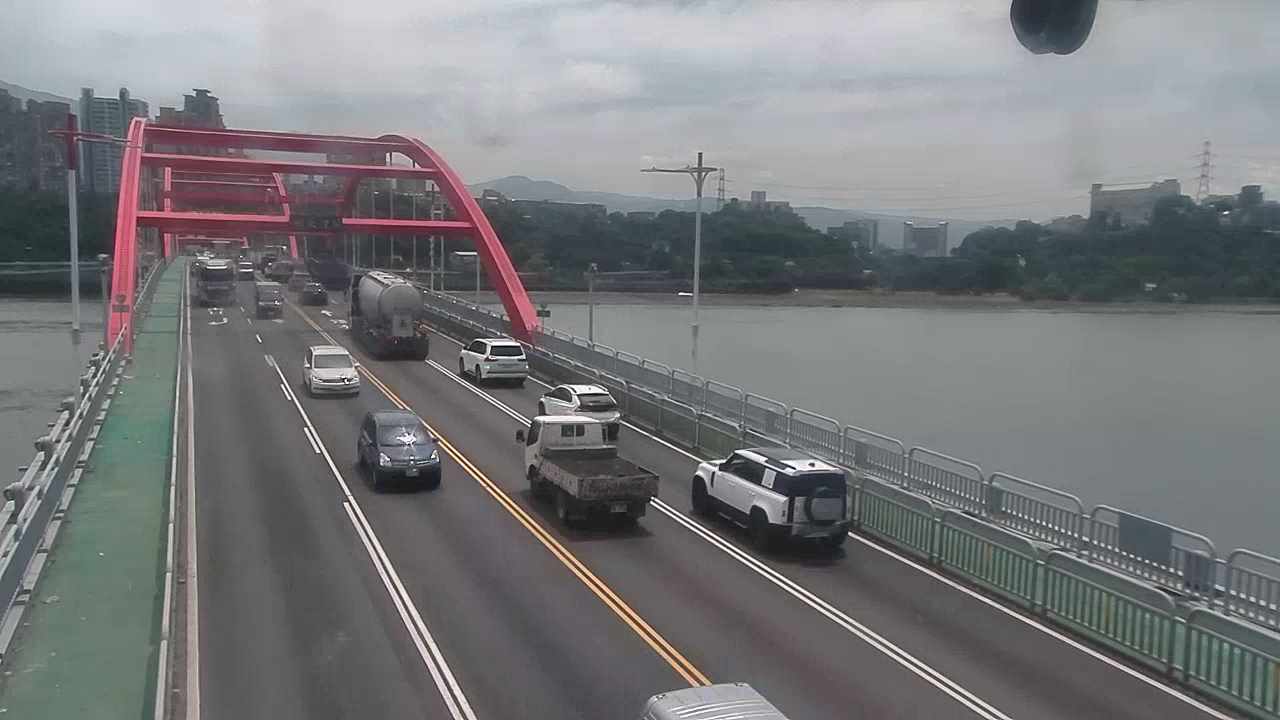 新北市道路  八里區關渡大橋(八里龍米路上方門架) 距離2.1公里 氣溫22.7度