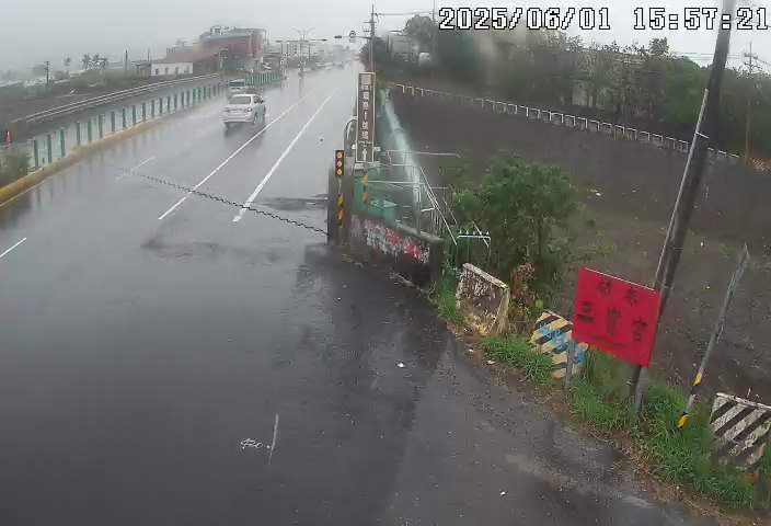 屏東縣道路  水底寮加油站 博愛橋 2 距離1.6公里 氣溫28.6度
