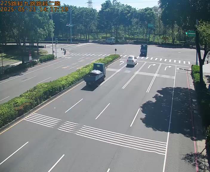 高雄科學園區  225路科九路路科二路-球機 距離1.4公里 氣溫27.5度