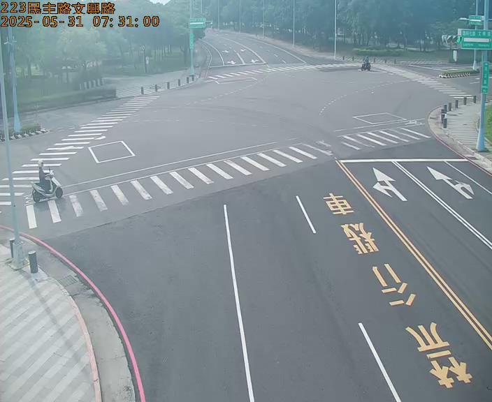 高雄科學園區  223民主路文興路-球機 距離0.9公里 氣溫24.7度