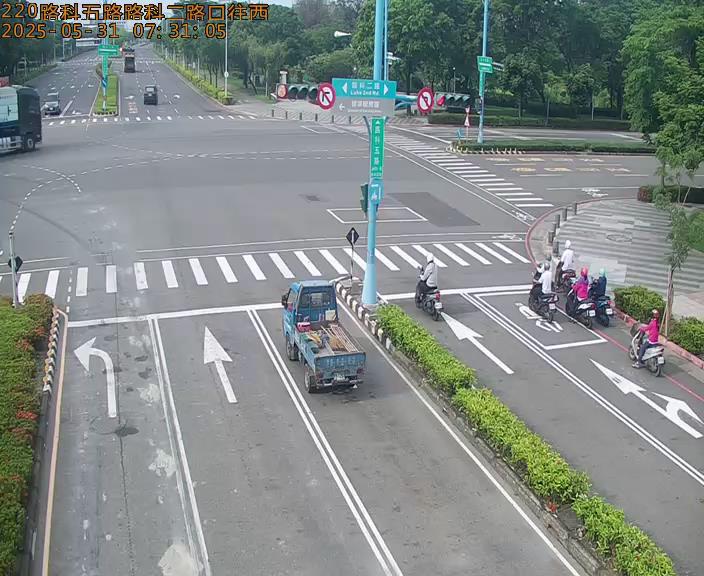 高雄科學園區  220路科五路路科二路向北-球機 距離1.0公里 氣溫24.7度