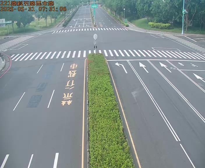 高雄科學園區  221路科五路民主路 距離0.6公里 氣溫24.7度