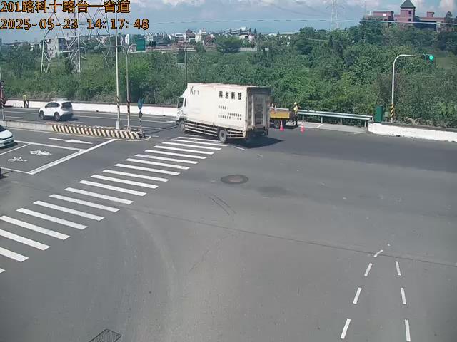 高雄科學園區  201路科十路與省道路口 距離1.4公里 氣溫29度