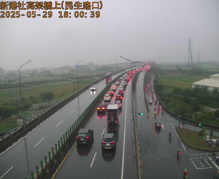 台南科學園區  新港社大橋上(134道路) 距離1.1公里 氣溫32度