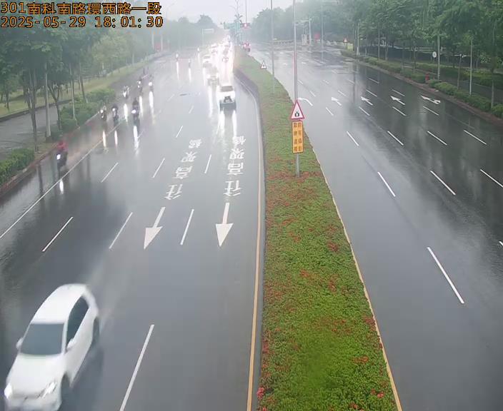 台南科學園區  301南科南路環西路一段 距離1.1公里 氣溫31.8度