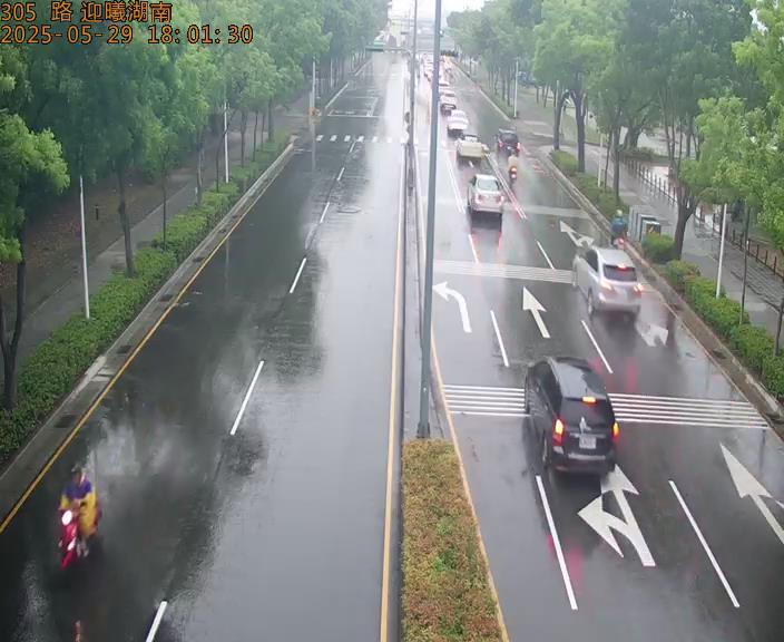 台南科學園區  305環東路一段近迎曦湖南側停車場 距離0.8公里 氣溫32度