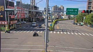 台1線  70K+850 新竹縣竹北市中華路1號前中央分隔島(台1線70K+850) 距離1.3公里 氣溫24.7度