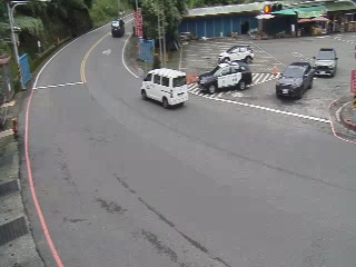 台18線  34K+300 嘉義縣番路鄉觸口龍隱寺(全家超商) 西向路側 距離0.1公里 氣溫21.8度