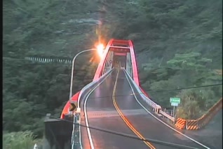 台18線  70K+830 嘉義縣阿里山鄉芙谷峨橋A2端 東向路側 距離7.8公里 氣溫25.5度