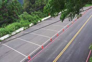 台18線  87K+350 嘉義縣阿里山大客車停車場 東向路側 距離3.8公里 氣溫16.1度