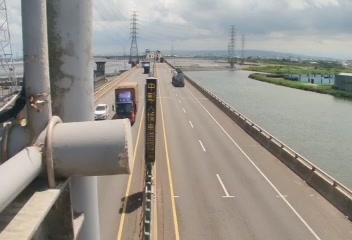台61線  177K+000 鹿港南出口標誌架 附掛燈桿 距離1.1公里 氣溫26.1度