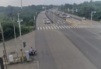台61線  87K+600 竹南鎮-西濱公路=崎頂新樂園旁（順樁） 距離1.6公里 氣溫28.1度