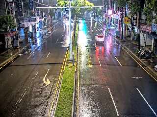 桃園市道路  桃園區 中山路正光街口(號誌控制器旁桿) 距離1.7公里 氣溫19.6度