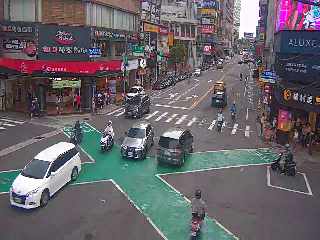 桃園市道路  桃園區 中正路復興路口(新物語書坊前號誌桿) 距離0.9公里 氣溫33.5度