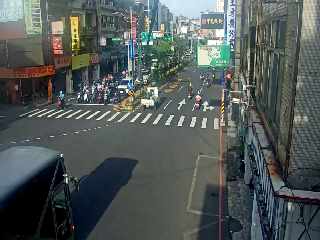 中壢區 中華路興仁路口(久丹努眼鏡行前號誌桿) 氣溫30.3度