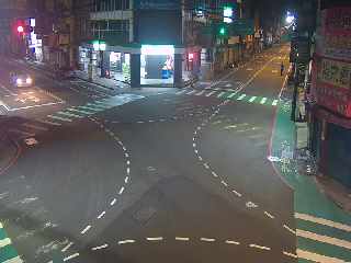 桃園市道路  大溪區 慈湖路與復興路口(EASYSHOP前號誌桿) 距離2.4公里 氣溫21.6度