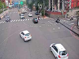 桃園市道路  楊梅區 大成路與中山路口(大成國小旁號誌桿) 距離1.0公里 氣溫30.1度