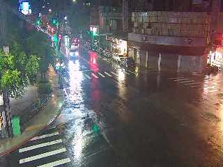 桃園市道路  蘆竹區 南崁路忠孝東路(7-11便利店對面號誌桿) 距離2.7公里 氣溫26.8度