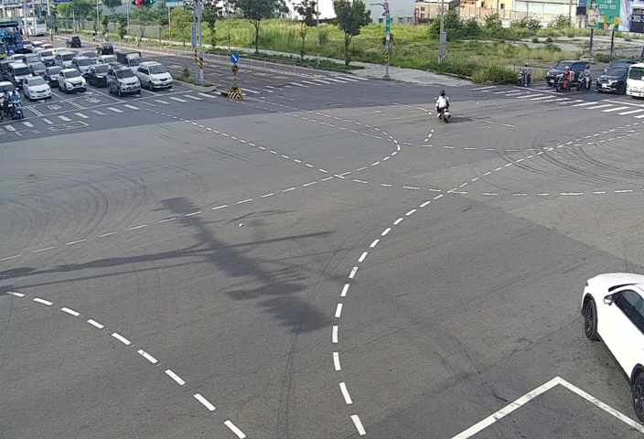 台南市道路  永康區 中正北路與永安路口南桿(向北) 距離1.1公里 氣溫32度