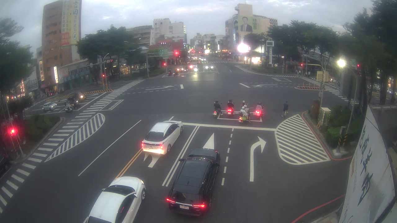 台南市道路  西門路一段與府前路一段口(西桿) 距離0.9公里 氣溫30.6度