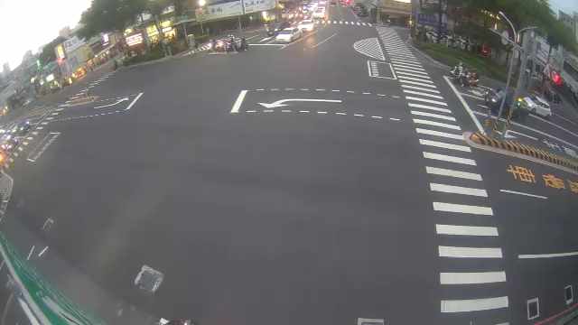 台南市道路  西門路一段與府前路一段口(東桿) 距離0.9公里 氣溫30.6度