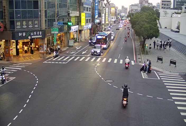 台南市道路  府前路一段與忠義路二段口東桿(向西) 距離0.6公里 氣溫30.6度