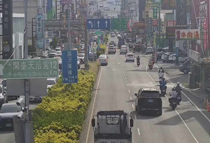 台南市道路  永康區 中正北路與永安路口西桿(向東) 距離1.2公里 氣溫32度