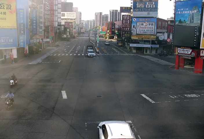 台南市道路 中華東路二段與東門路二段口西北桿(向西北)