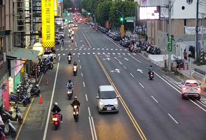 台南市道路  台南火車站站前北桿(向西) 距離0.8公里 氣溫30.6度