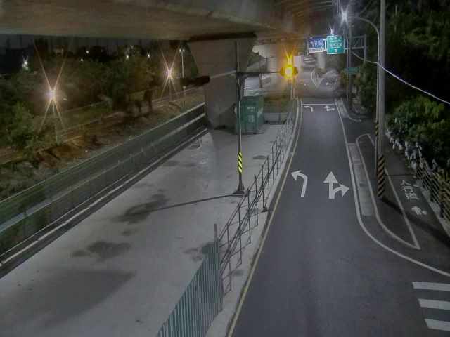 台南市道路 鹽水溪堤防與長和路一段222巷115弄口北桿(向南)