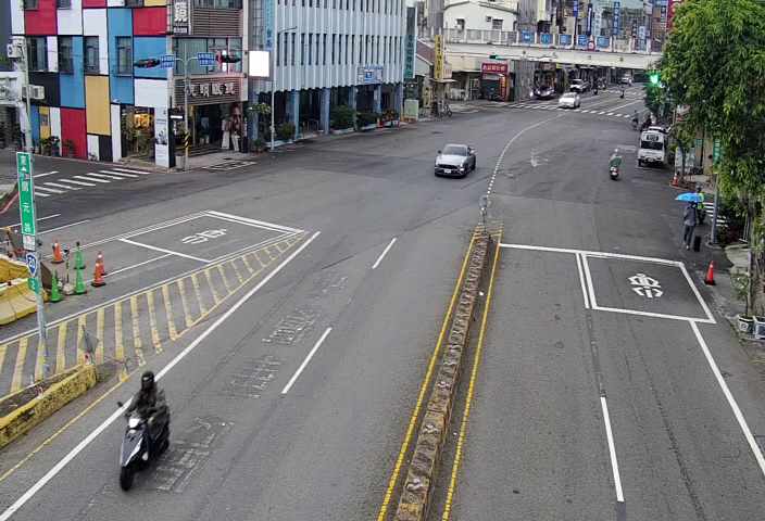 台南市道路  開元路與前鋒路口警局南桿(向北) 距離1.0公里 氣溫29.8度