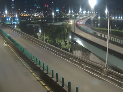台北市道路 環東麥帥二橋往堤頂