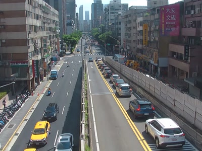 台北市道路  基隆快樂業街口 距離0.6公里 氣溫26.1度