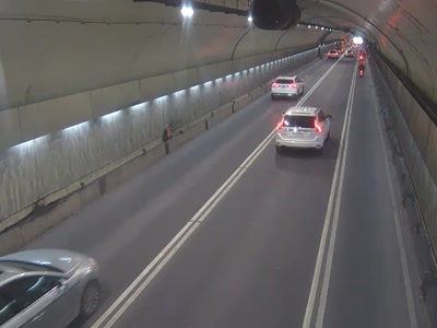 台北市道路  自強隧道往故宮入口0K+240M 距離1.6公里 氣溫33.2度