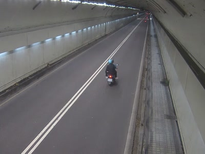 台北市道路  自強隧道往大直入口0K+20M 距離1.4公里 氣溫32.2度