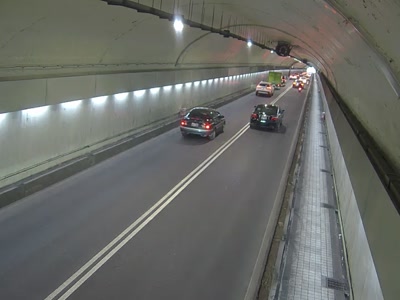 台北市道路  自強隧道往大直入口0K+326M 距離1.1公里 氣溫19.6度