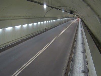 台北市道路  自強隧道往大直入口0K+326M 距離1.5公里 氣溫33.2度