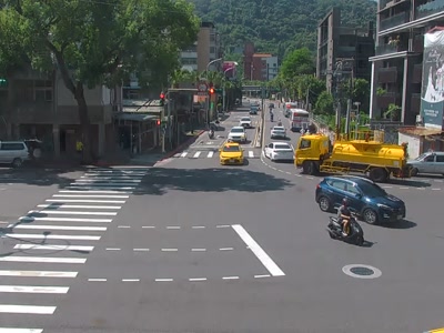 台北市道路  故宮路-至善路口 距離4.7公里 氣溫33.9度