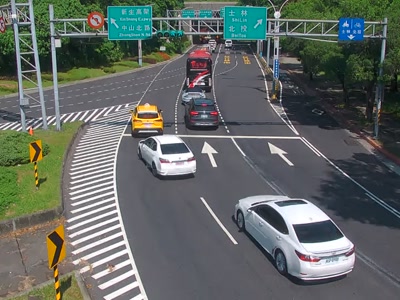 台北市道路  北安路-中山北路口 距離0.8公里 氣溫21.6度