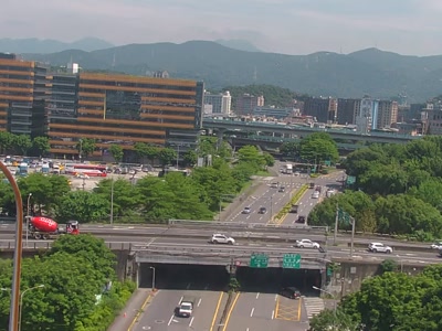台北市道路  成功-內湖交流道路口 距離1.2公里 氣溫24.5度