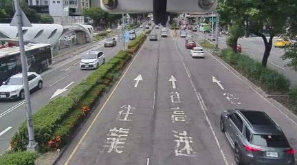 台中市道路  臺灣大道/朝富路(右側車流往台中交流道) 距離0.2公里 氣溫24.4度