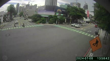 台中市道路  朝富路、朝馬路(右側車流往臺灣大道) 距離0.4公里 氣溫24.4度