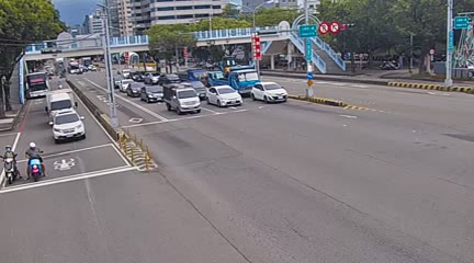 台中市道路  臺灣大道/工業區一路(右側車流往文心路) 距離1.8公里 氣溫29.9度