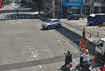 台中市道路  五權南路/忠明南路(右側車流往復興路) 距離0.9公里 氣溫24.9度