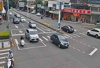 台中市道路  五權南路/高工路(右側車流往中投公路) 距離1.0公里 氣溫26.2度