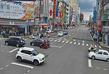 台中市道路  台中路/復興路(右側車流往建成路) 距離1.8公里 氣溫24.9度