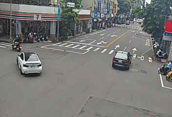 台中市道路 向上路/東興路(右側車流往文心路)