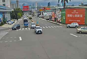 台中市道路  朝馬路/安和路(左側車流往工業區) 距離2.7公里 氣溫29.9度