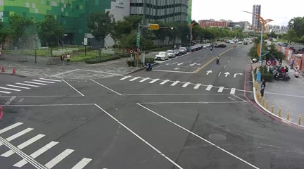台中市道路 河南路/經貿路(右側車流往文心路)